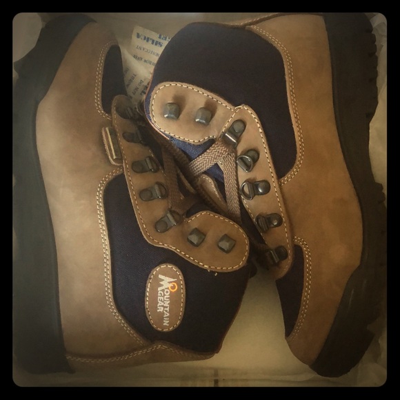 mountain gear boots near me